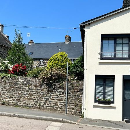 La Petite Maison Pont-d'Ouilly 外观 照片